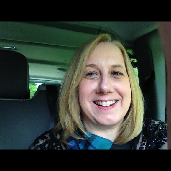 Meet your Posher, Lora - Picture 1 of 1